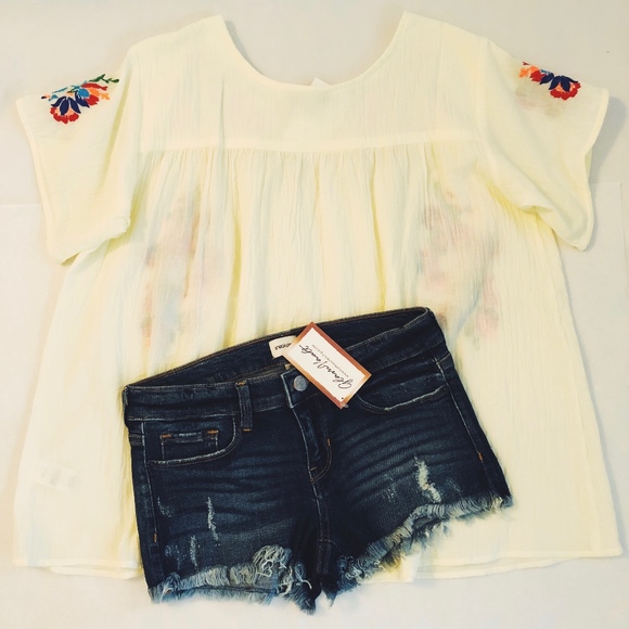 Cream // Bell Sleeve Floral Embroidered Top - Picture 4 of 4